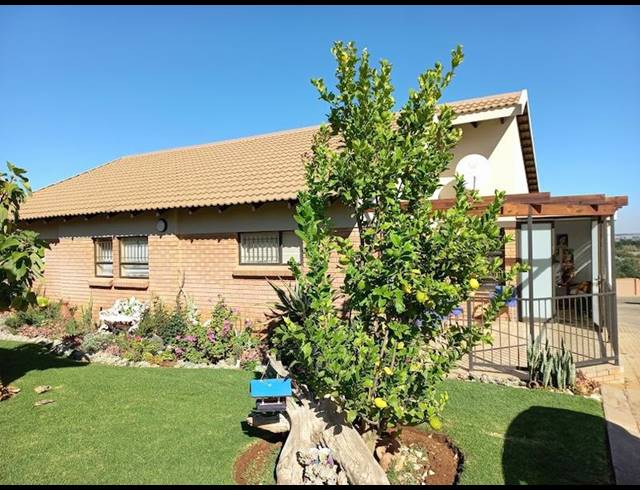 2 BEDROOM COMPLEX FOR SALE IN SPITSKOP